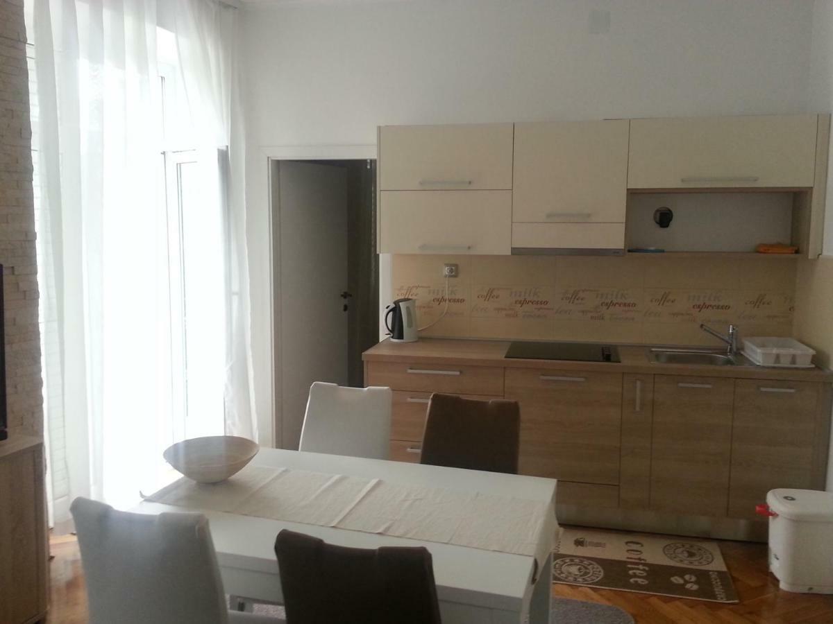 Apartment Sandra 2+2 *** Crikvenica Kültér fotó