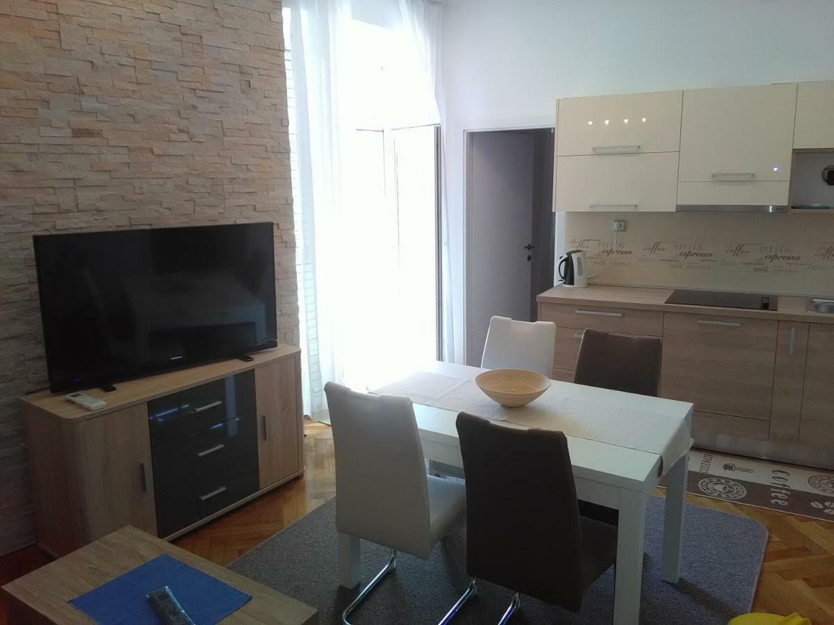 Apartment Sandra 2+2 *** Crikvenica Kültér fotó